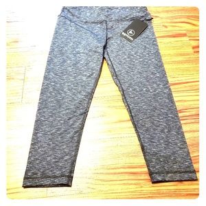 NWT 90 Degree by Relfex Capris Size L